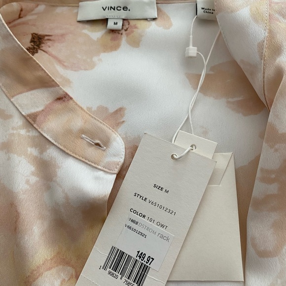 Vince floral blouse, peach, pink.  Never worn , new with tags. - Picture 2 of 3